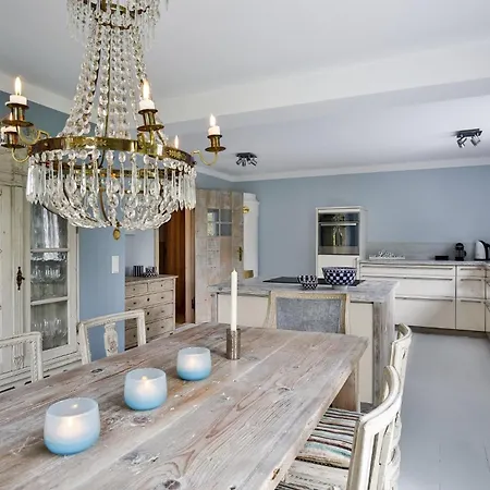Haus Faehrhues Holiday home Keitum